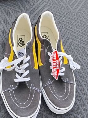 Vans Men's Gray and Yellow Low-Top Sneakers